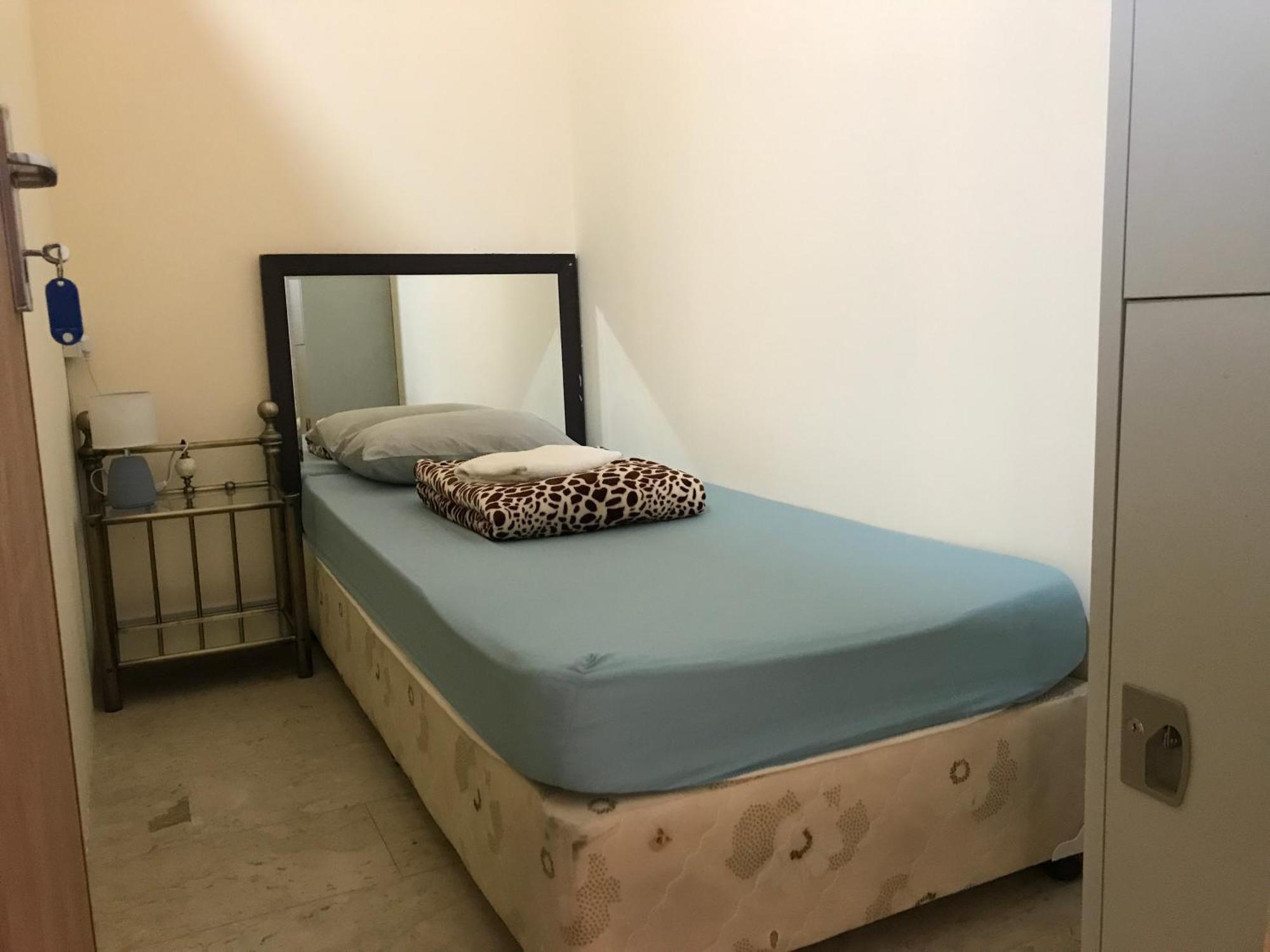 Backpacker'S Bed - No Parking Space Abu Dhabi Exterior photo