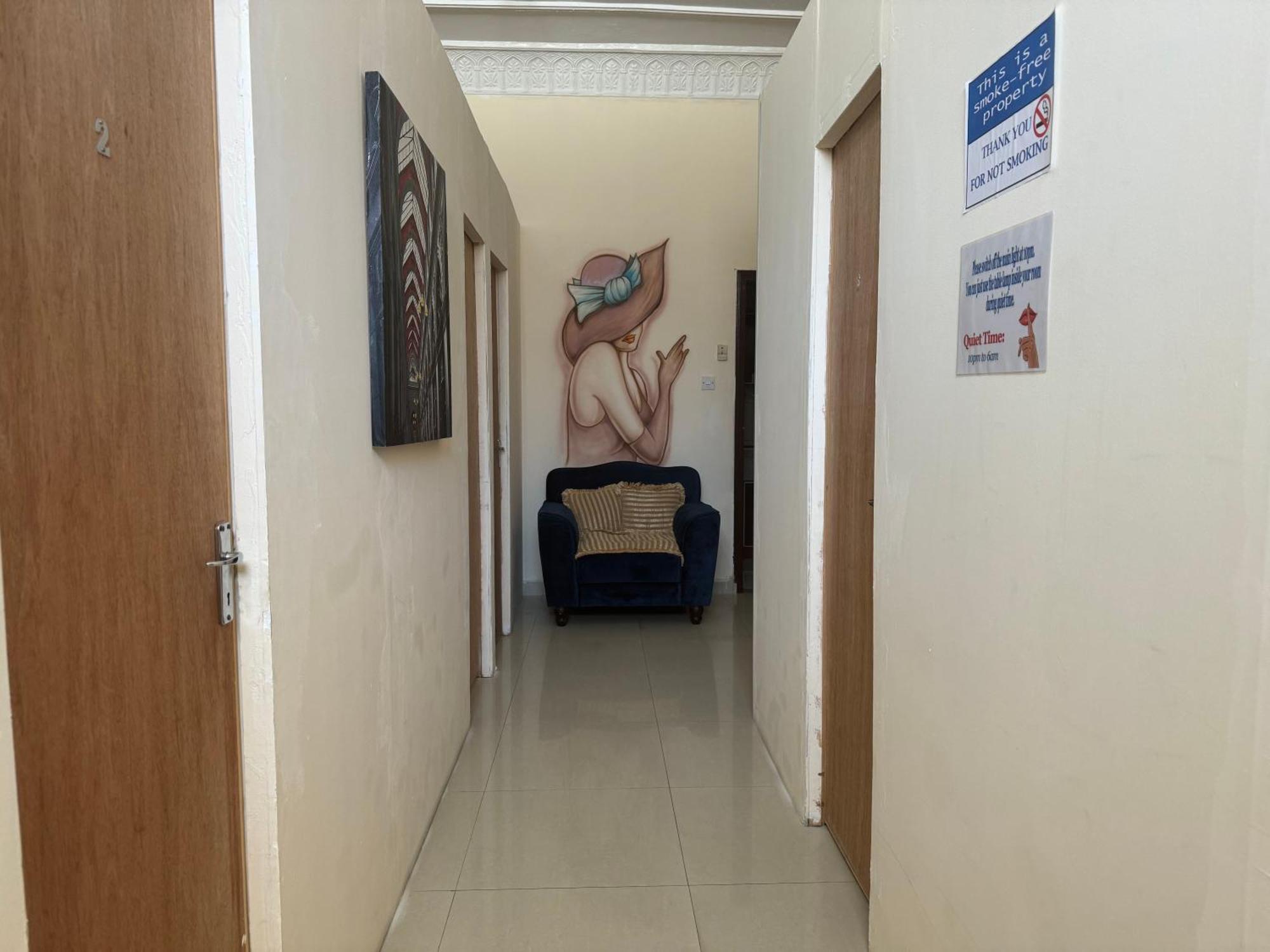 Backpacker'S Bed - No Parking Space Abu Dhabi Exterior photo